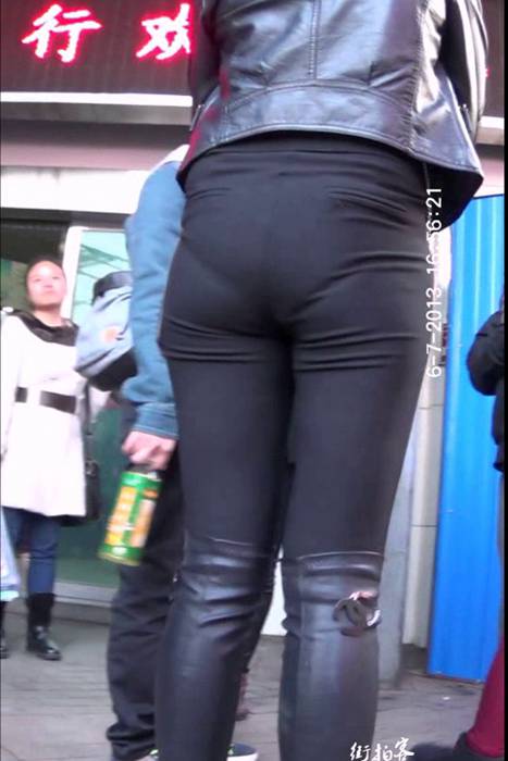[街拍客视频]jx0096 街拍丰满熟女黑色紧身裤