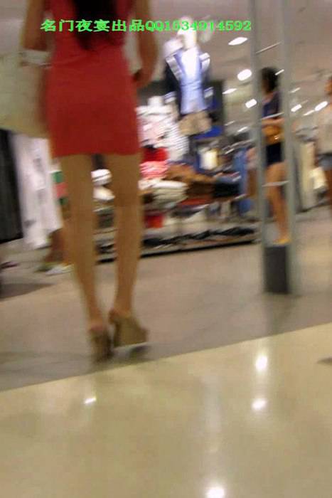 [街拍视频]00206性感少妇穿着紧身包臀裙出来逛街