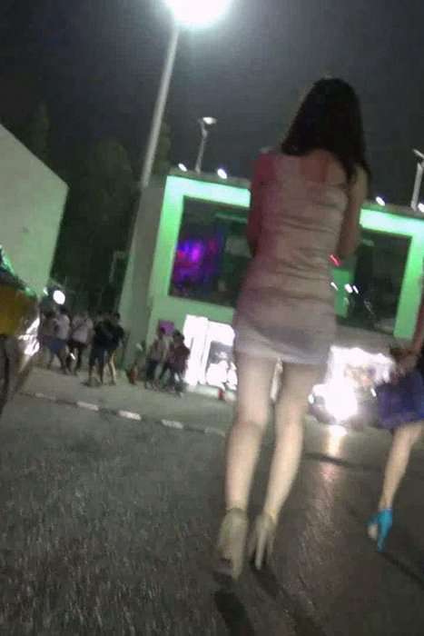 街拍视频00019超诱人的紧身豹纹包臀裙高跟少妇