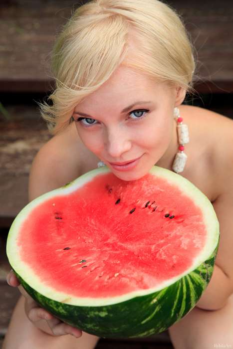 [RylskyArt写真]ID0265 2013-12-10 Feeona - Watermelon--性感提示：私房写真隐约可见紧致紧身骚货妖艳